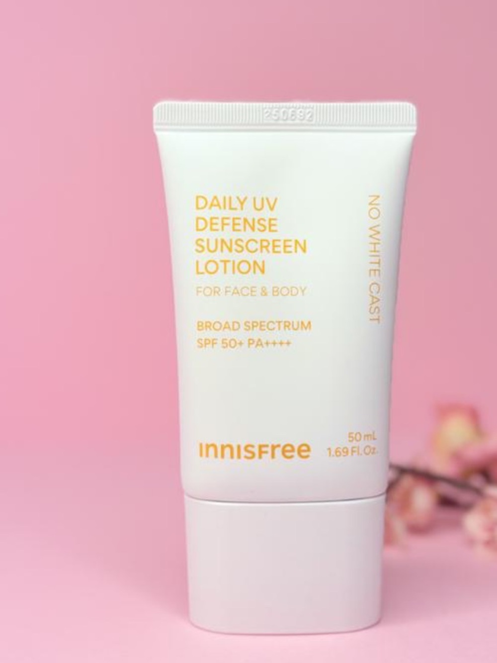 💕Innisfree Daily UV Defense Sunscre3n Loti0n SPF 50+ - White